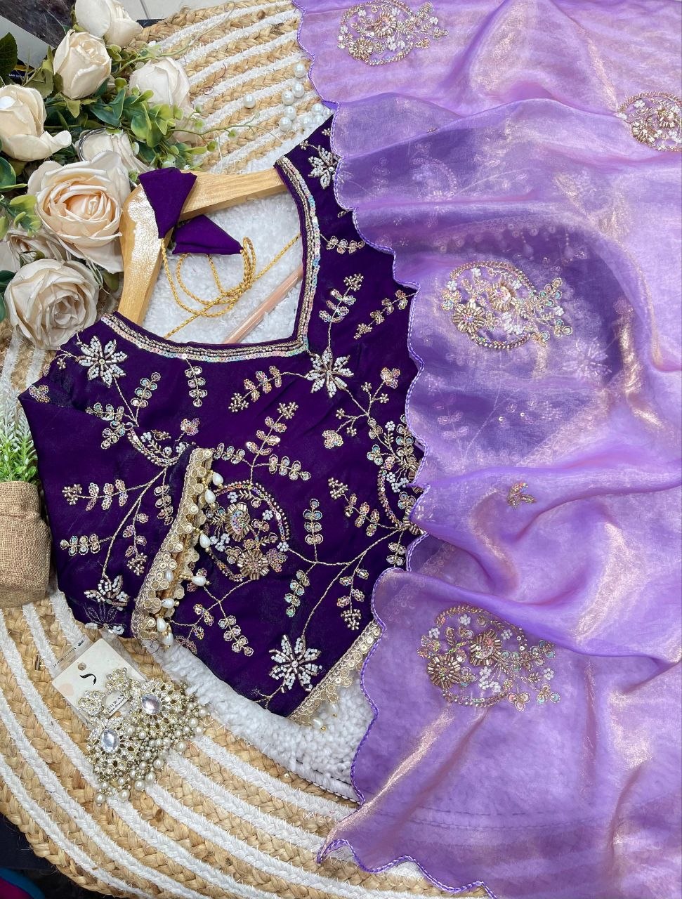 Very Soft nd Elegant rich look space silk fabric saree