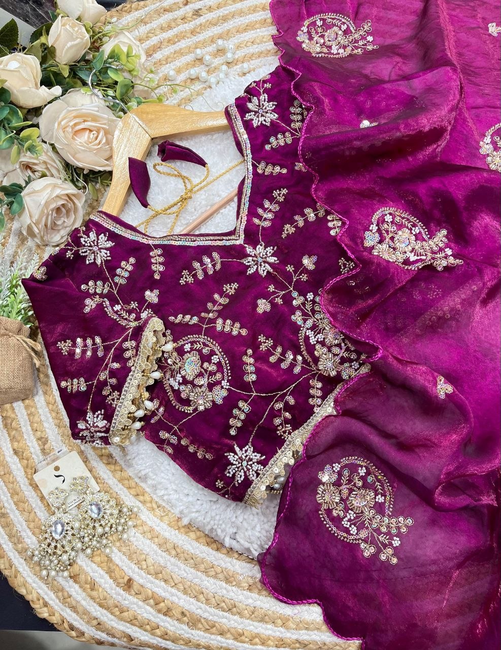 Very Soft nd Elegant rich look space silk fabric saree