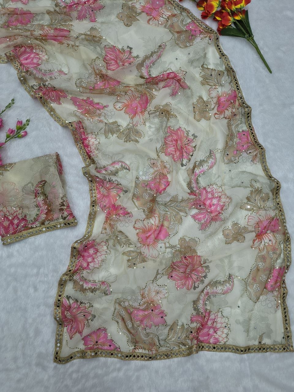 Suche jemanden für einen schönen Sari in der gleichen Farbe