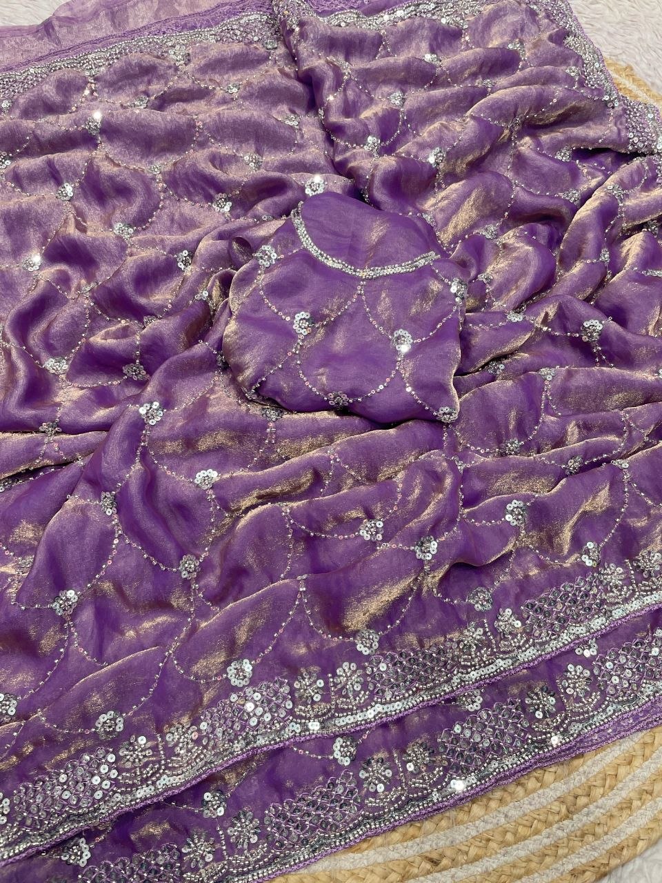 Suche jemanden für einen schönen Sari in der gleichen Farbe