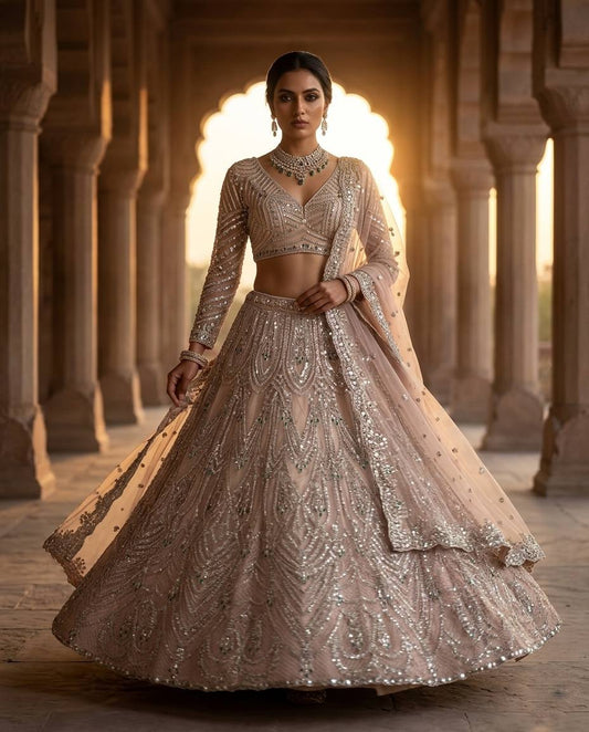 Sehen Sie umwerfend aus in diesem wunderschönen cremefarbenen Lehenga-Set