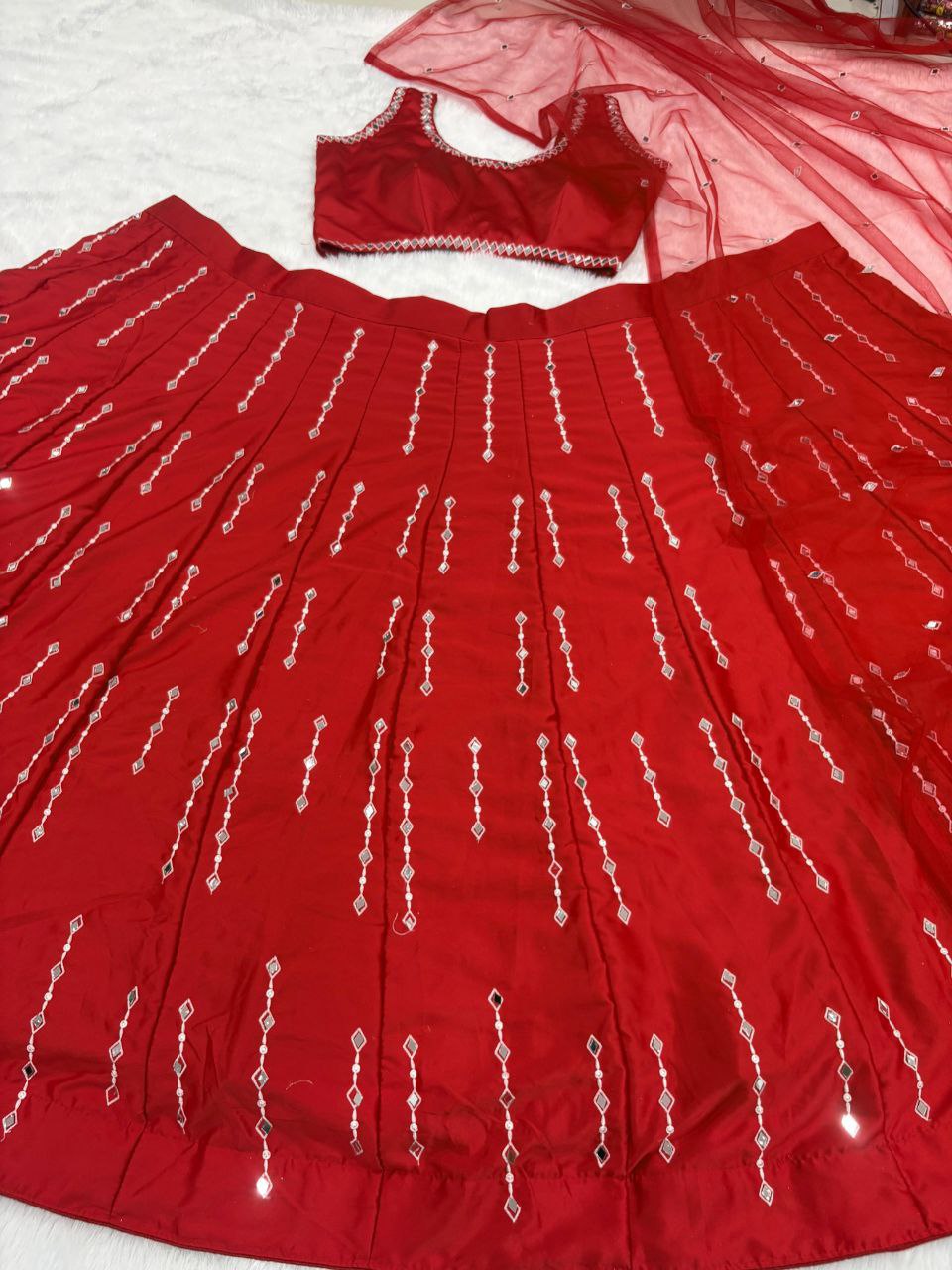 Einführung eines 4 Meter ausgestellten Coding Sequins Work Lehenga