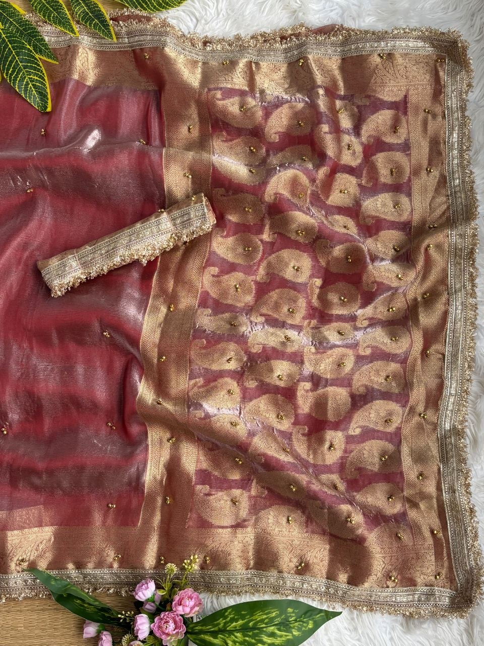 Je recherche quelqu'un pour ce magnifique sari de la même couleur