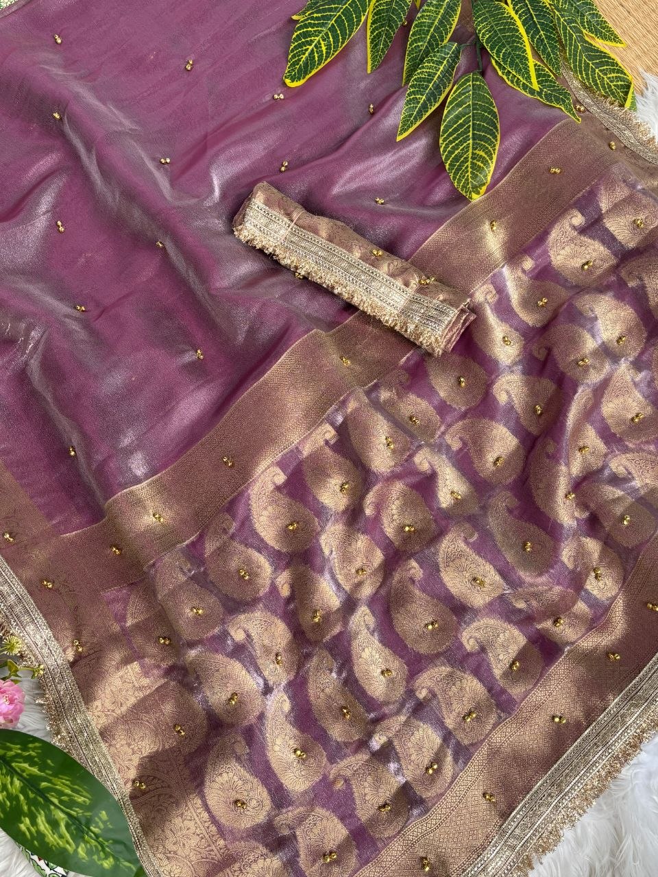 Je recherche quelqu'un pour ce magnifique sari de la même couleur