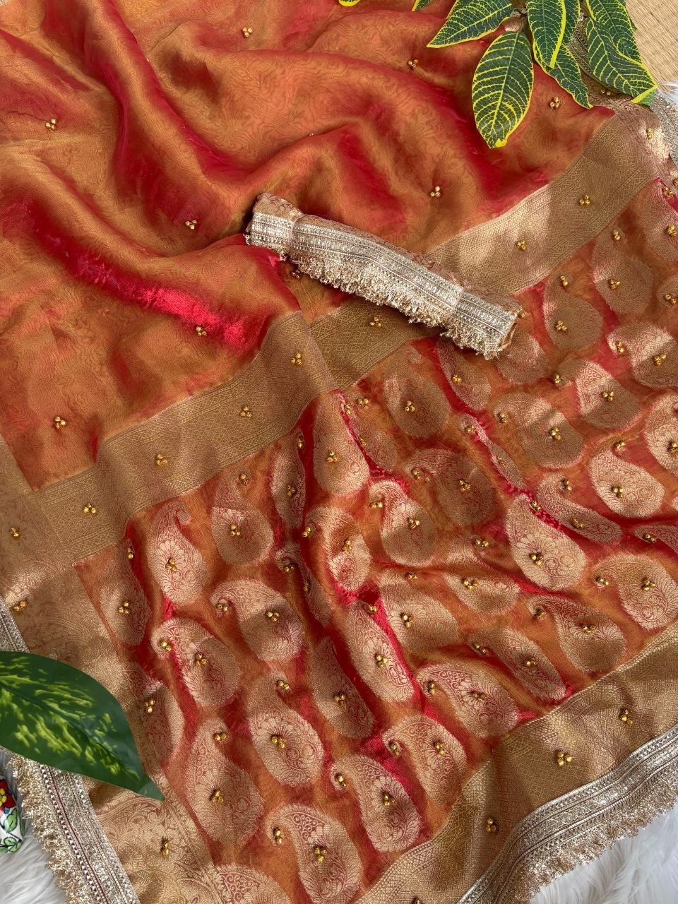 Je recherche quelqu'un pour ce magnifique sari de la même couleur