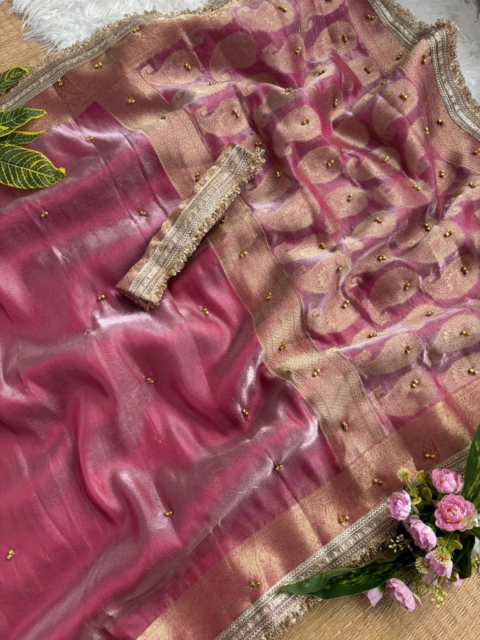 Je recherche quelqu'un pour ce magnifique sari de la même couleur