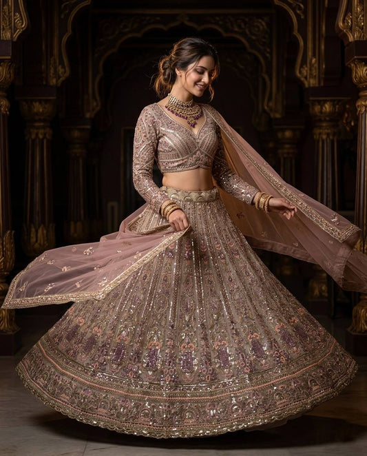 Sehen Sie umwerfend aus in diesem wunderschönen cremefarbenen Lehenga-Set