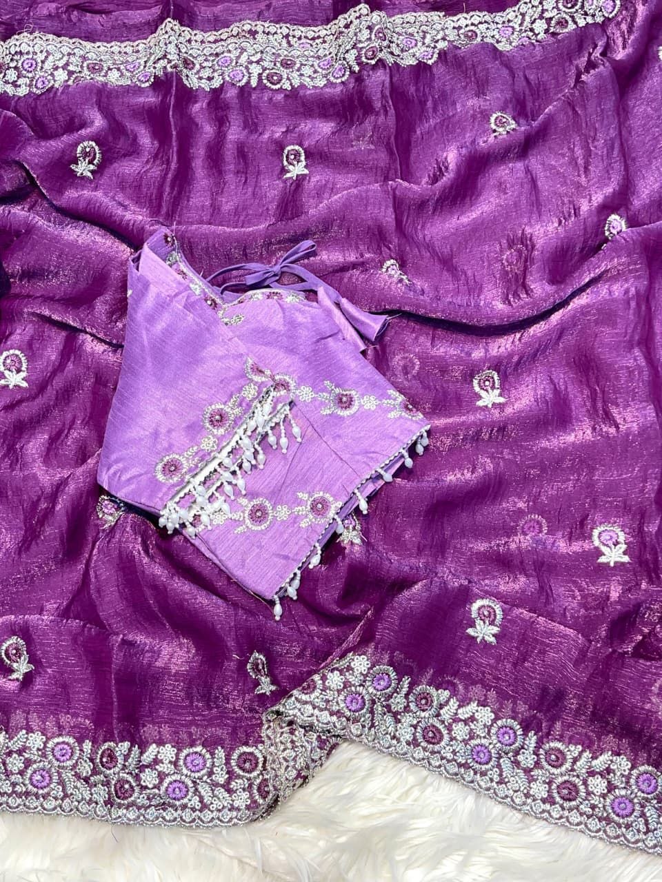 Very Soft nd Elegant Rich Look fendy chiffon silk fabric saree