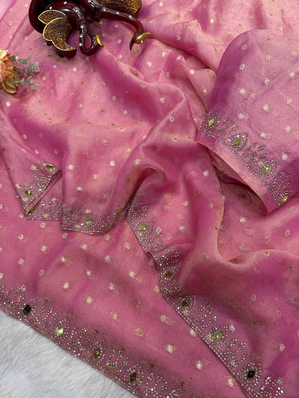 Suche jemanden für einen schönen Sari in der gleichen Farbe