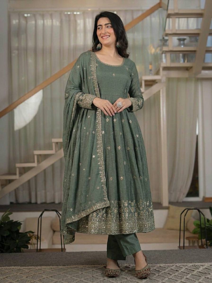 Presenting New Đěsigner Anarkali Suit In New Fancy Style