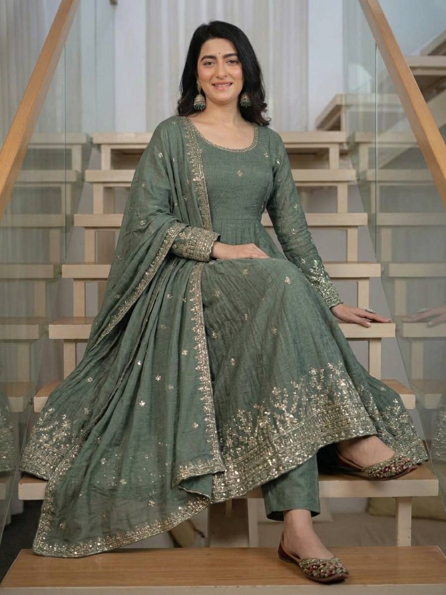 Presenting New Đěsigner Anarkali Suit In New Fancy Style