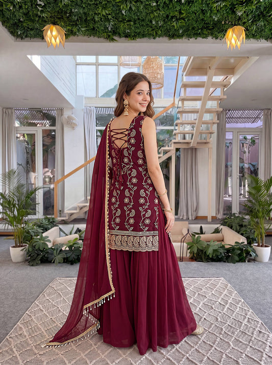 Robe de travail brodée en georgette fleurie artificielle avec de riches paillettes