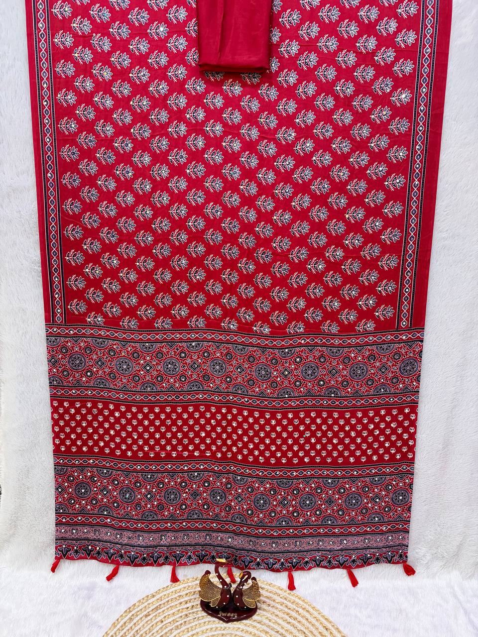 Suche jemanden für einen schönen Sari in der gleichen Farbe