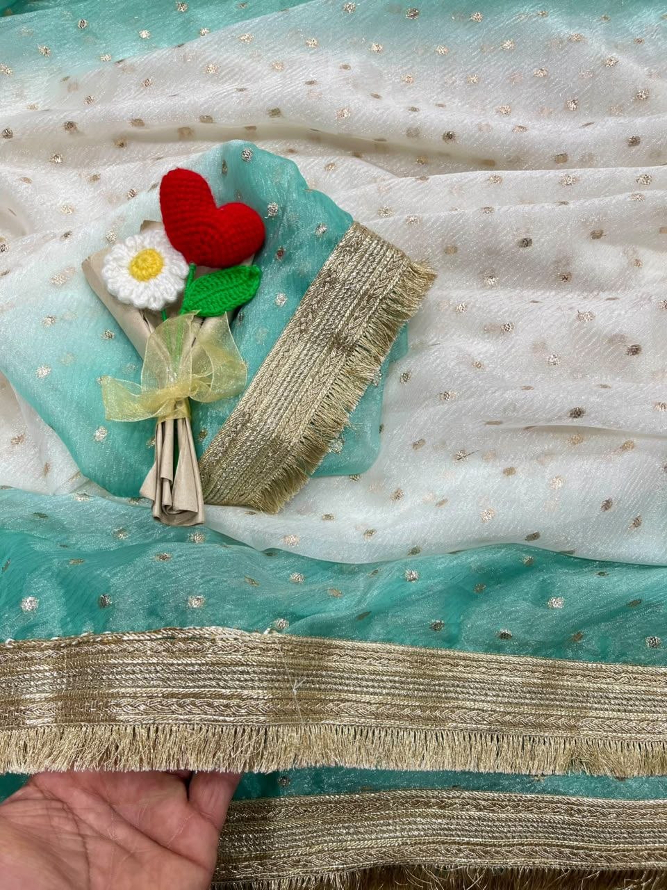 Je recherche quelqu'un pour ce magnifique sari de la même couleur