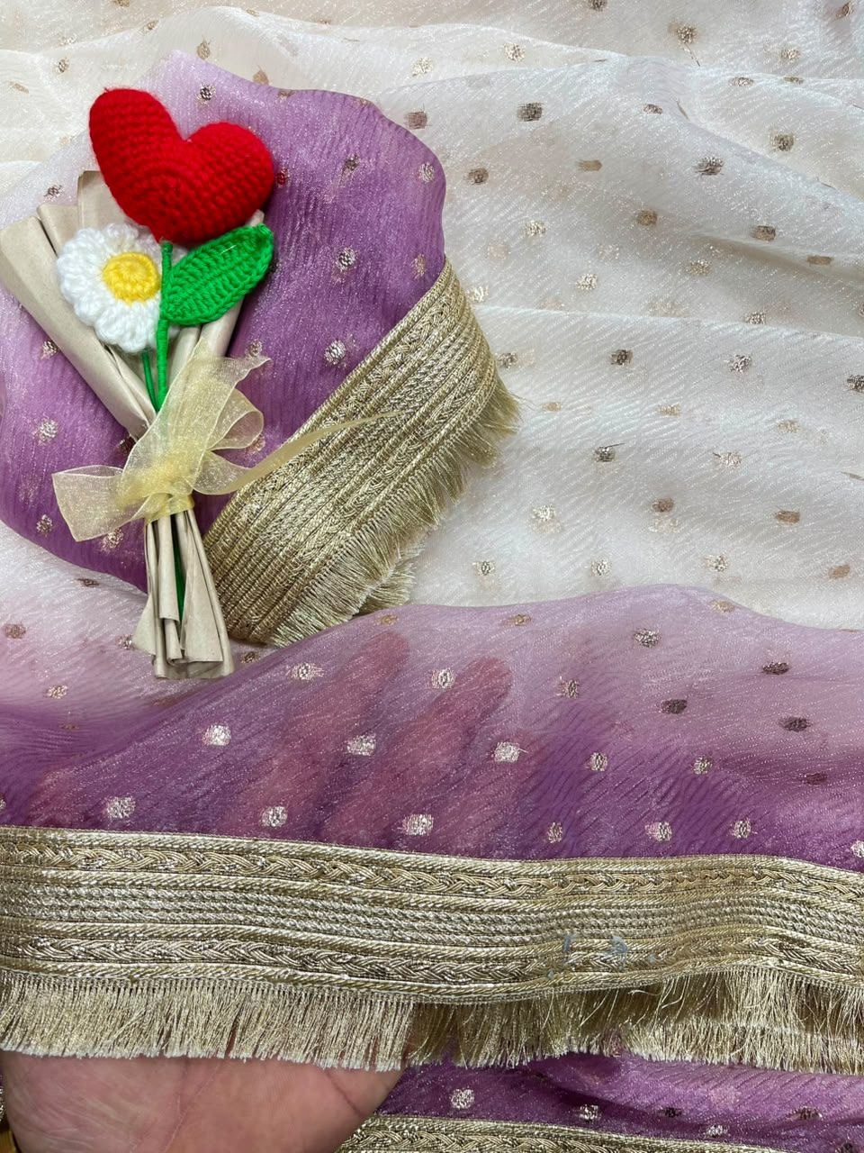 Suche jemanden für einen schönen Sari in der gleichen Farbe