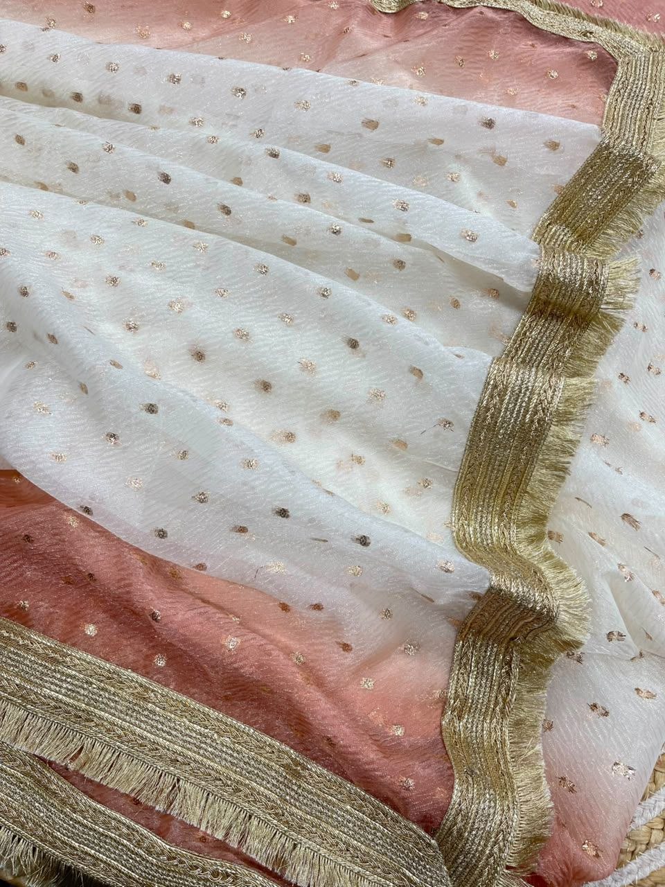 Very Soft nd Elegant Rich look fendy sartin fabrics saree