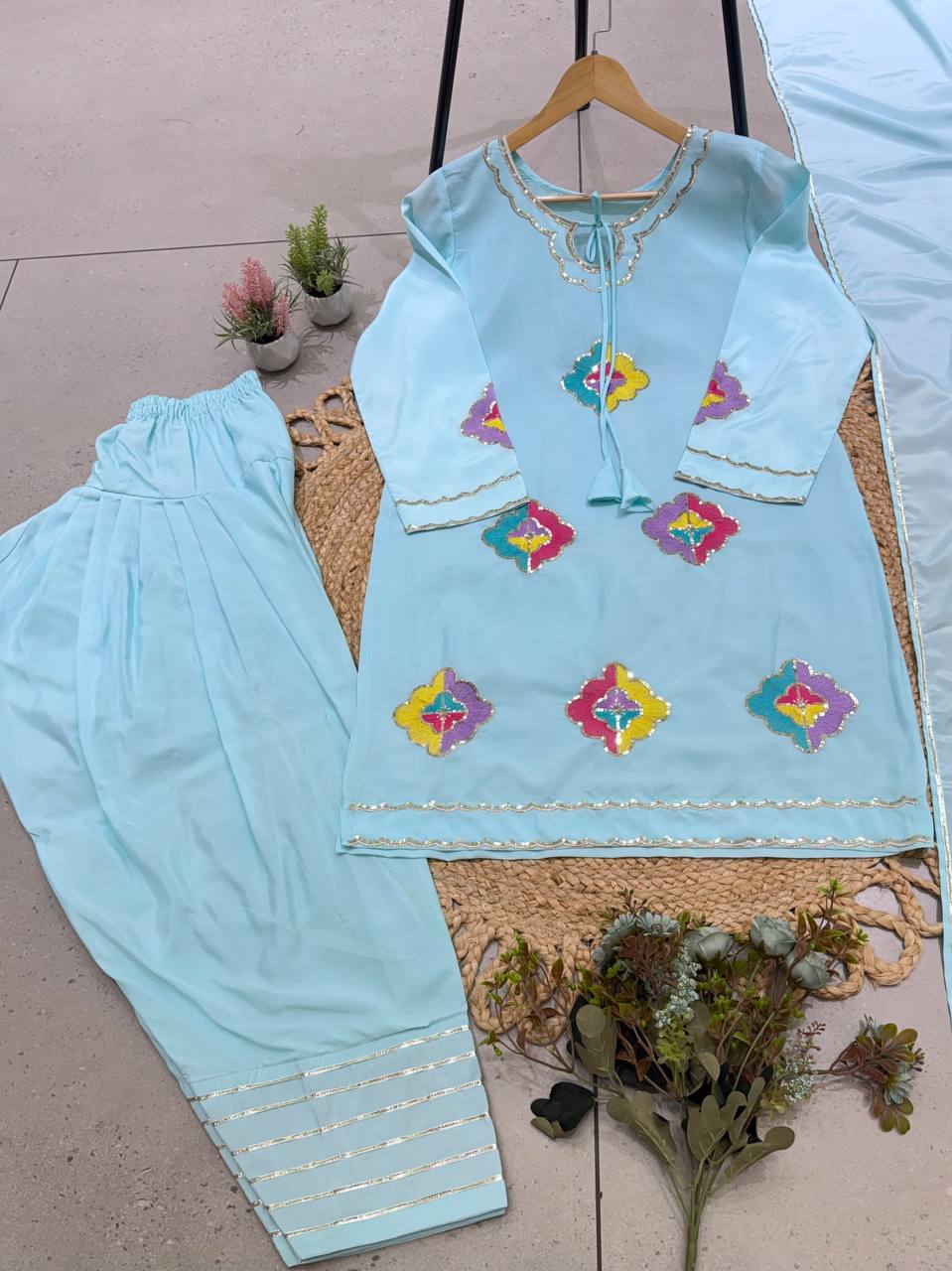 PREMIUM-FERTIGANZUG-SET AUS ANARKALI
