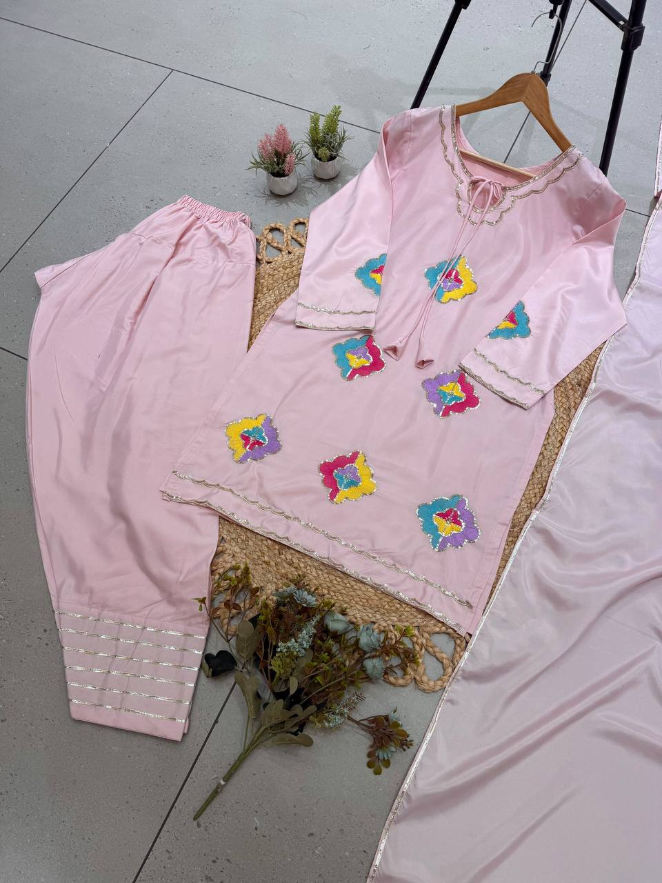 PREMIUM-FERTIGANZUG-SET AUS ANARKALI