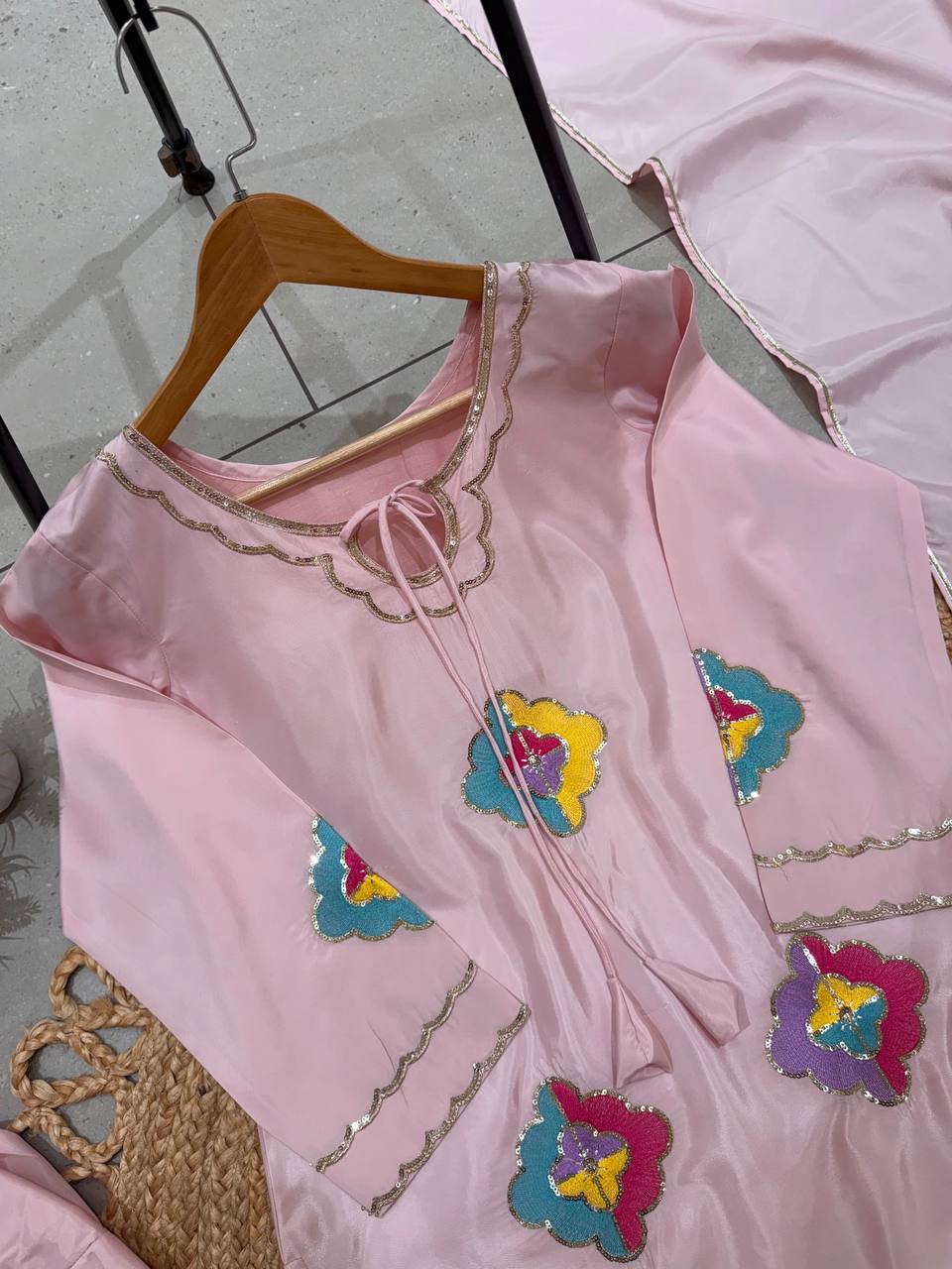 PREMIUM-FERTIGANZUG-SET AUS ANARKALI