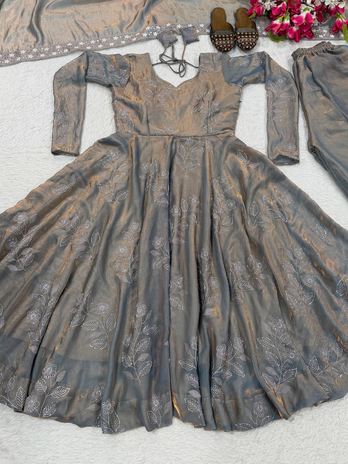 Presenting New Đěsigner Anarkali Suit In New Fancy Style