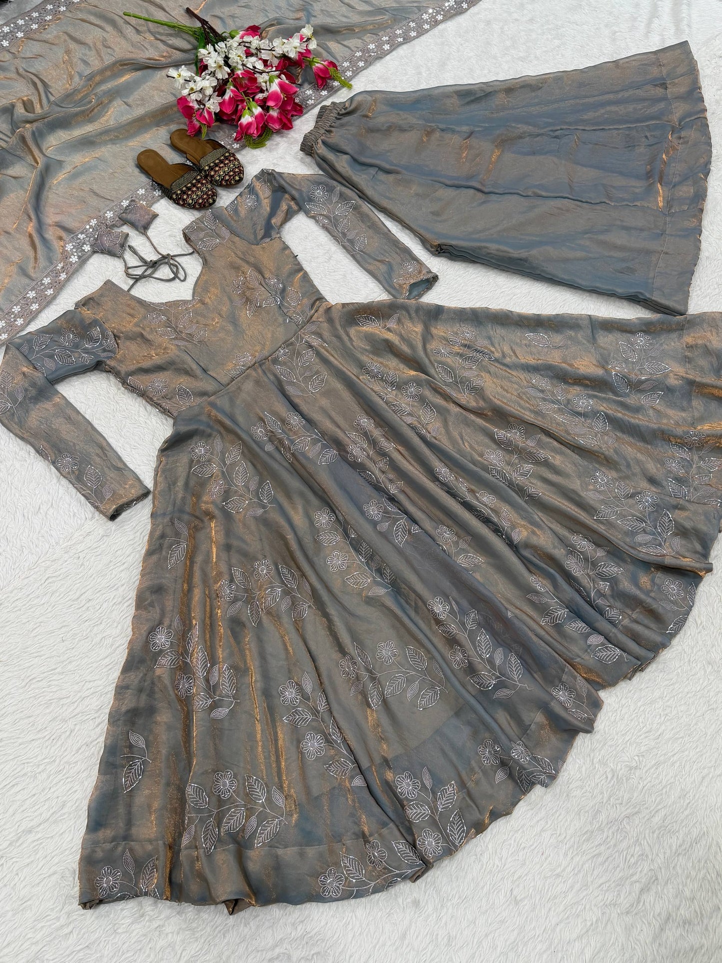 Presenting New Đěsigner Anarkali Suit In New Fancy Style