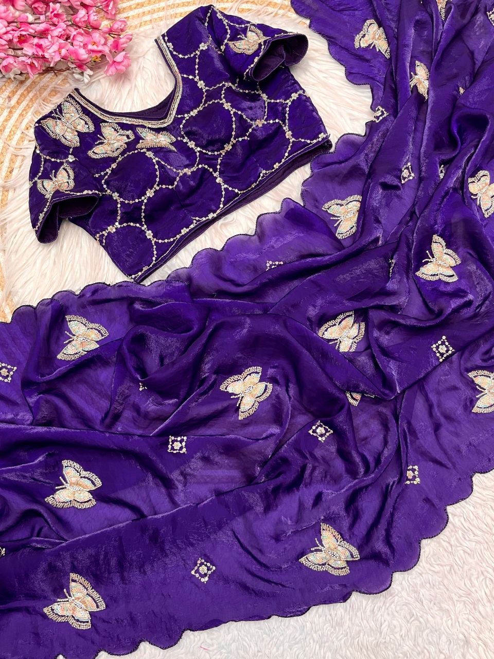 Beautiful khatli Brits work along with all over arco bodar saree
