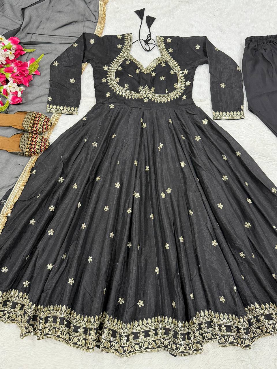 Presenting New Đěsigner Anarkali Suit In New Fancy Style