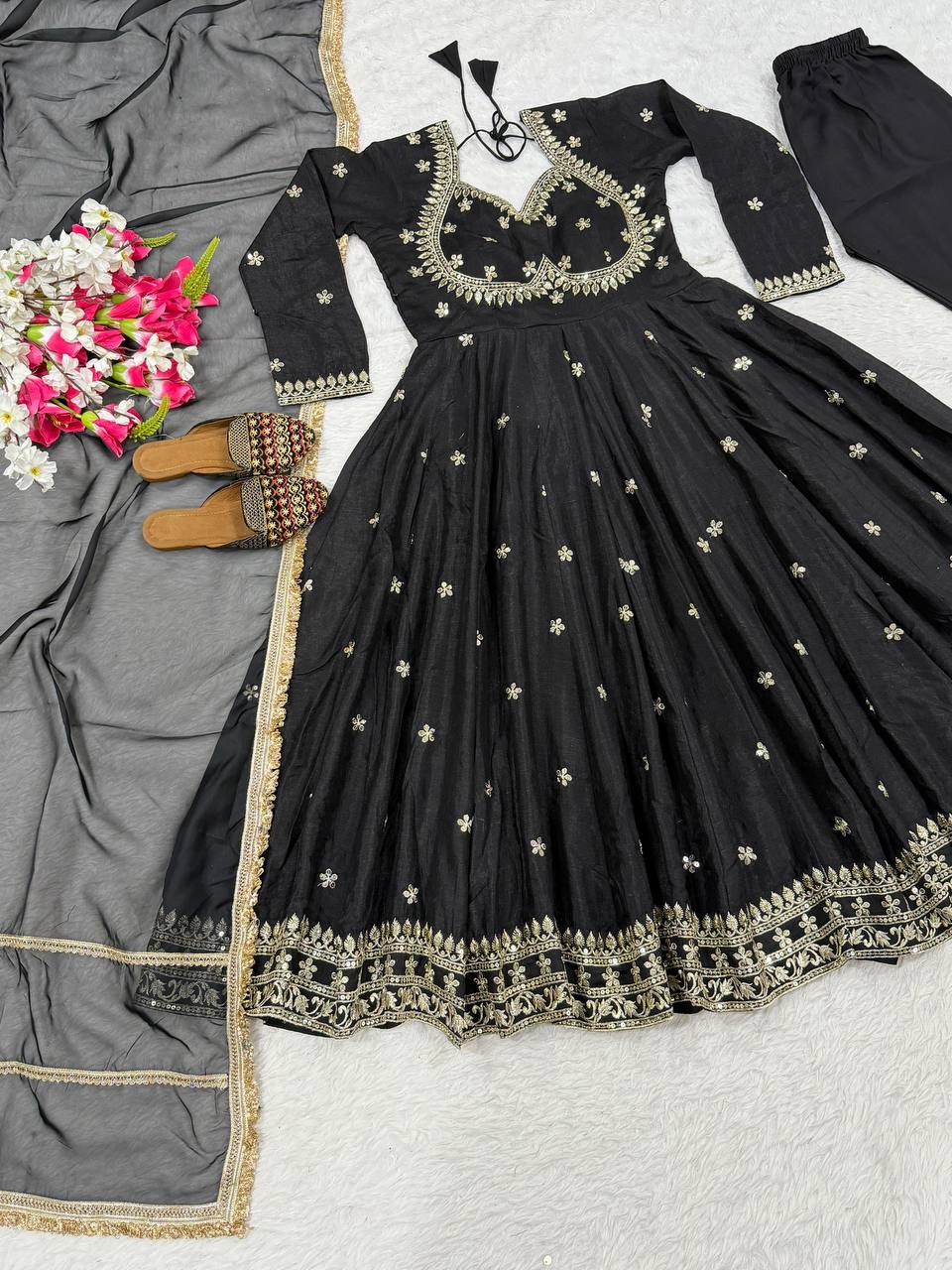 Presenting New Đěsigner Anarkali Suit In New Fancy Style