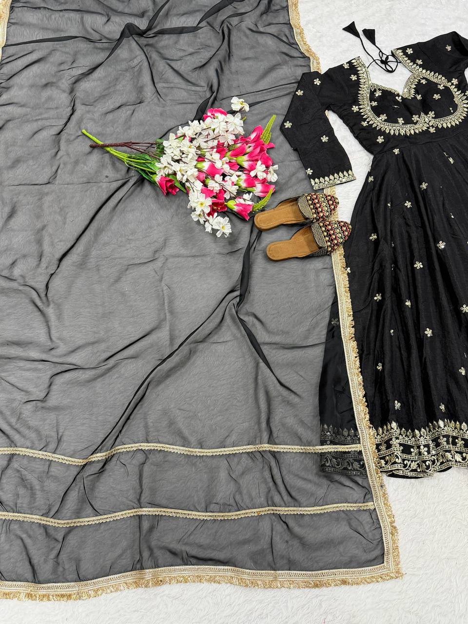 Presenting New Đěsigner Anarkali Suit In New Fancy Style