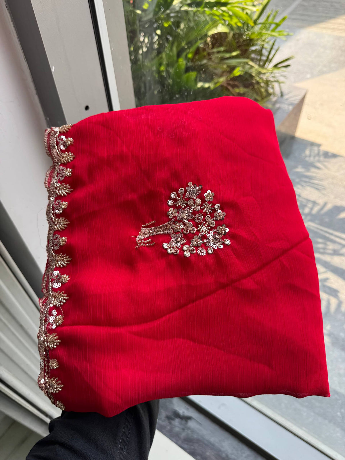 Je recherche quelqu'un pour ce magnifique sari de la même couleur