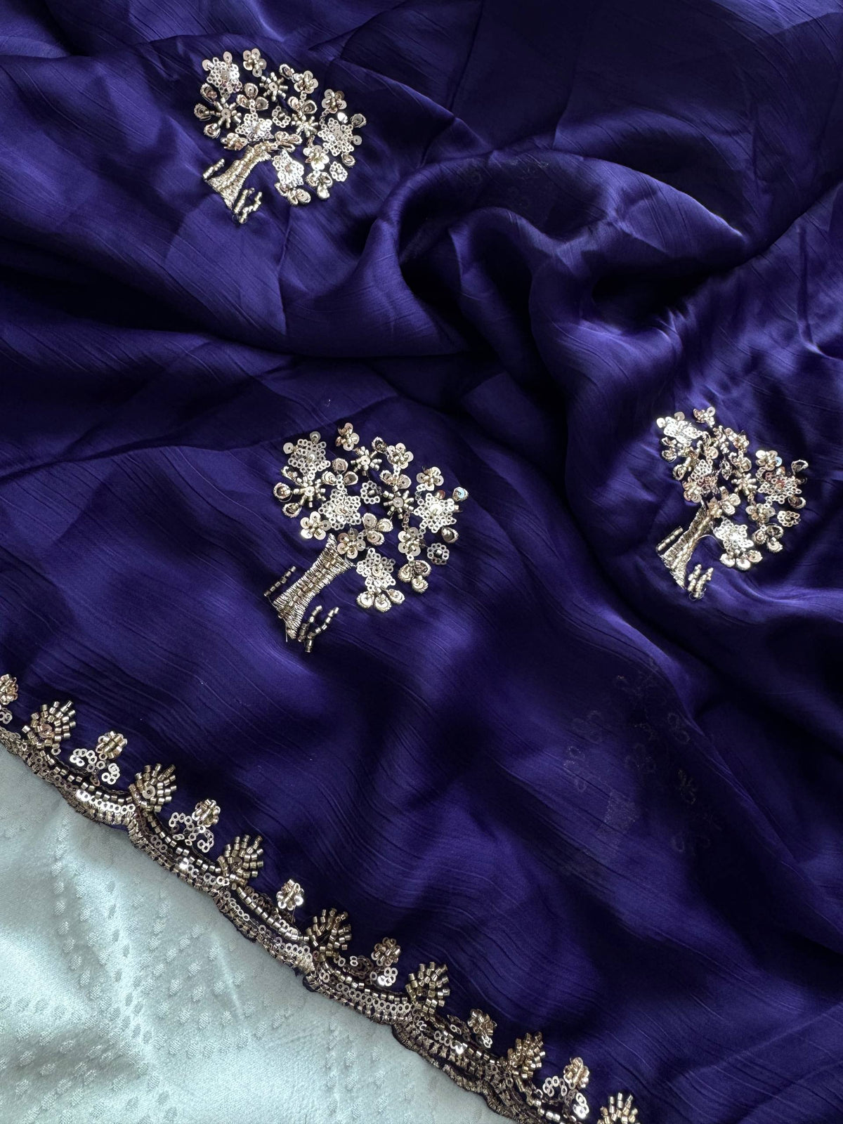Je recherche quelqu'un pour ce magnifique sari de la même couleur