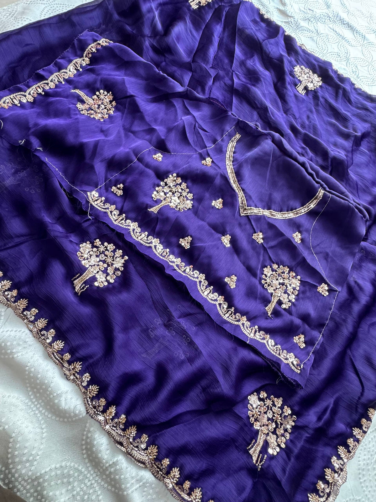 Je recherche quelqu'un pour ce magnifique sari de la même couleur