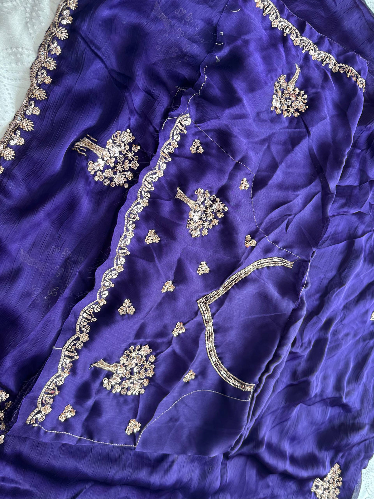 Je recherche quelqu'un pour ce magnifique sari de la même couleur