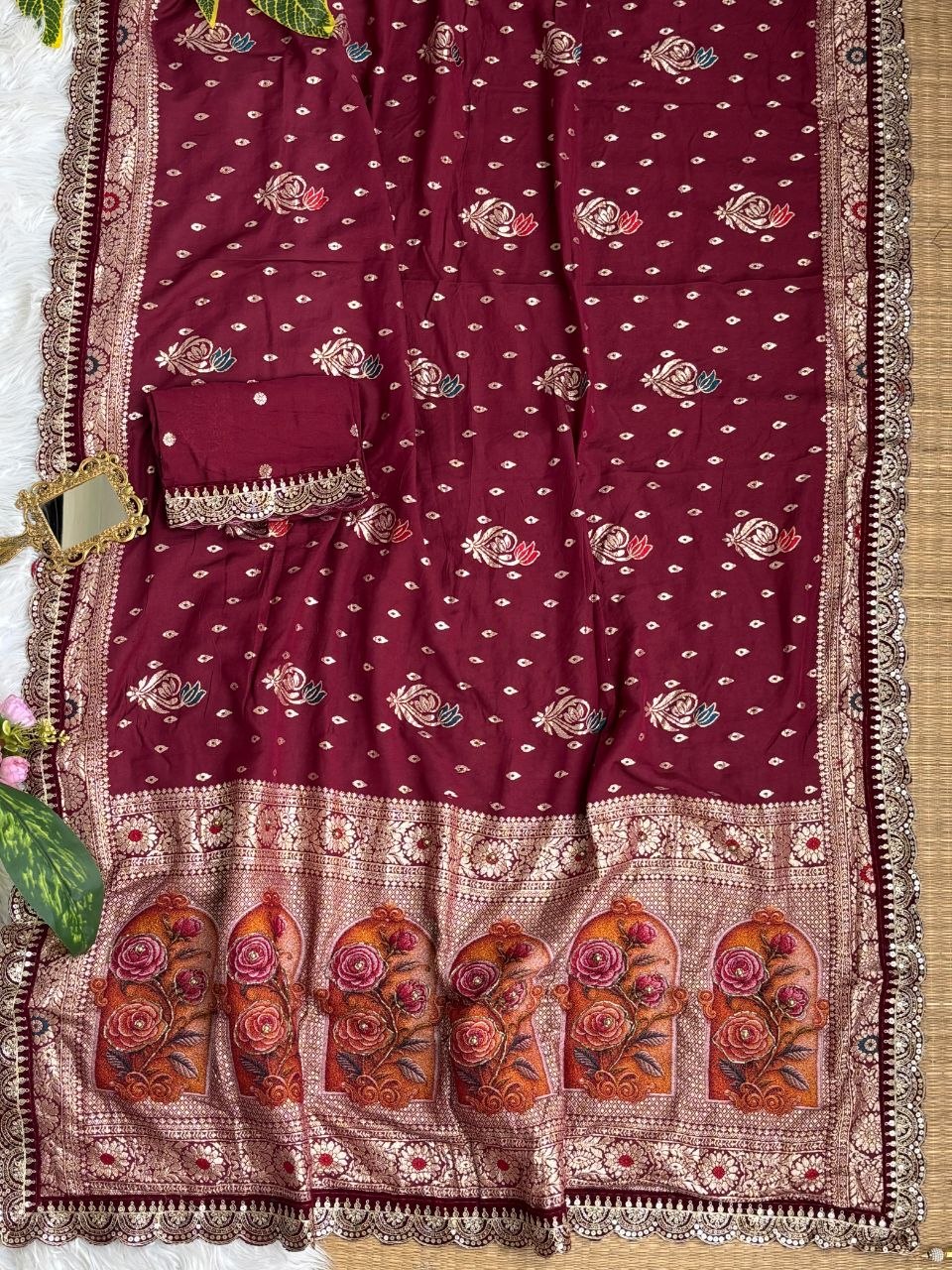 Very soft nd elegant rich look dola silk fabrics saree