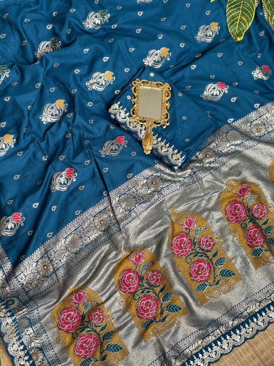 Very soft nd elegant rich look dola silk fabrics saree
