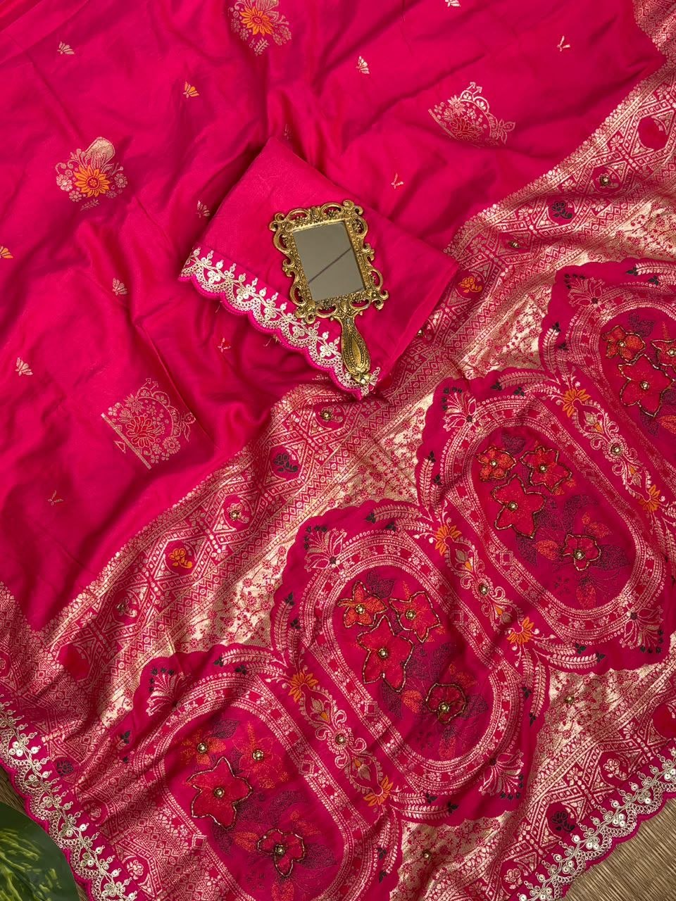 Very soft nd elegant rich look dola silk fabrics saree