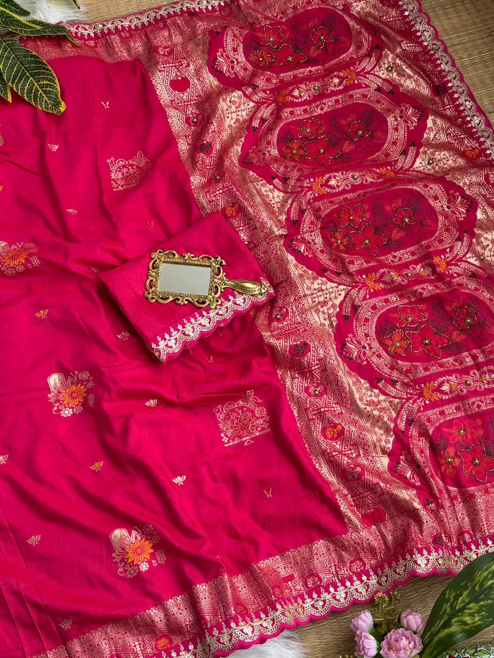 Very soft nd elegant rich look dola silk fabrics saree