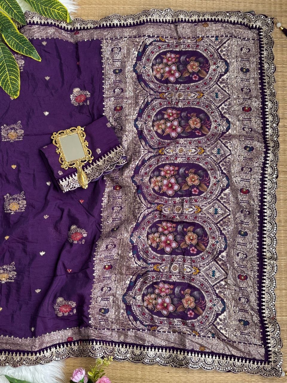 Very soft nd elegant rich look dola silk fabrics saree