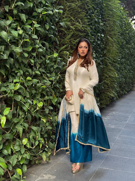 Kleid aus Georgette-Imitat mit üppiger Paillettenstickerei