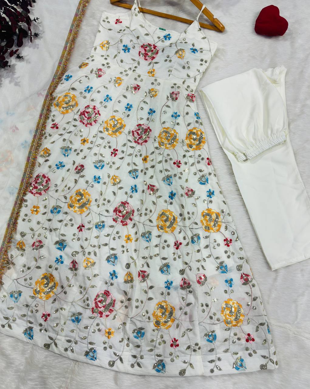 PREMIUM-FERTIGANZUG-SET AUS ANARKALI