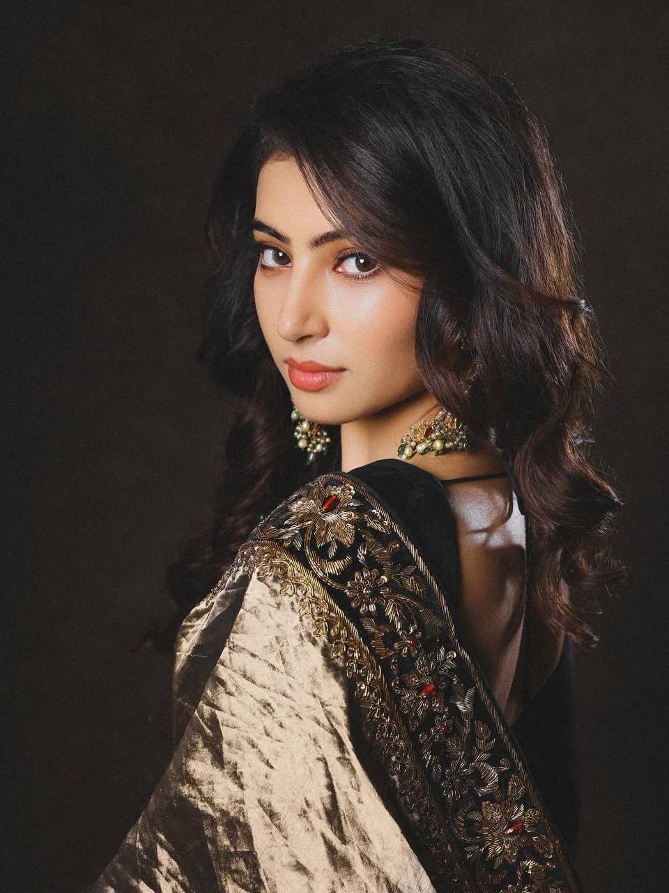 Presenting some Bollywood designer saree collection