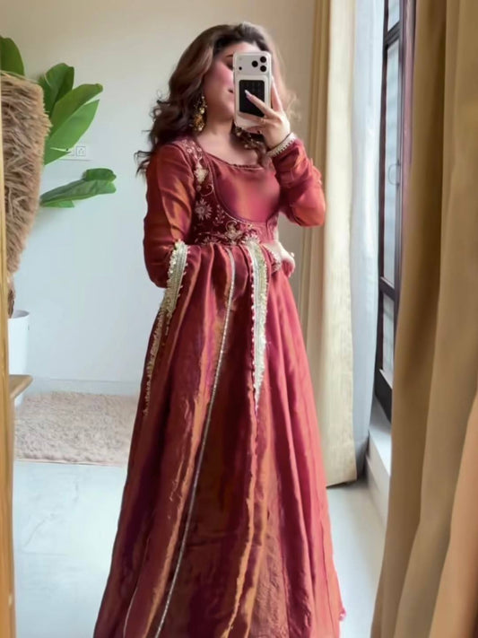 Presenting New Đěsigner Maxi Anarkali Suit In New Fancy Style