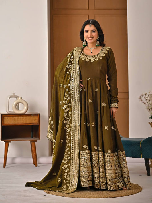 Presenting New  Đěsigner Anarkali Suit In New Fancy Style