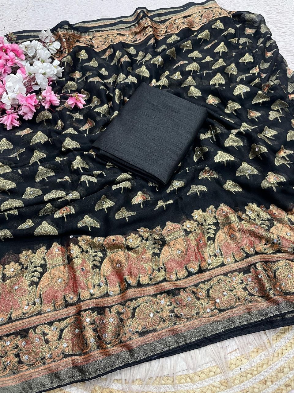 mono banglori with beautiful piping saree