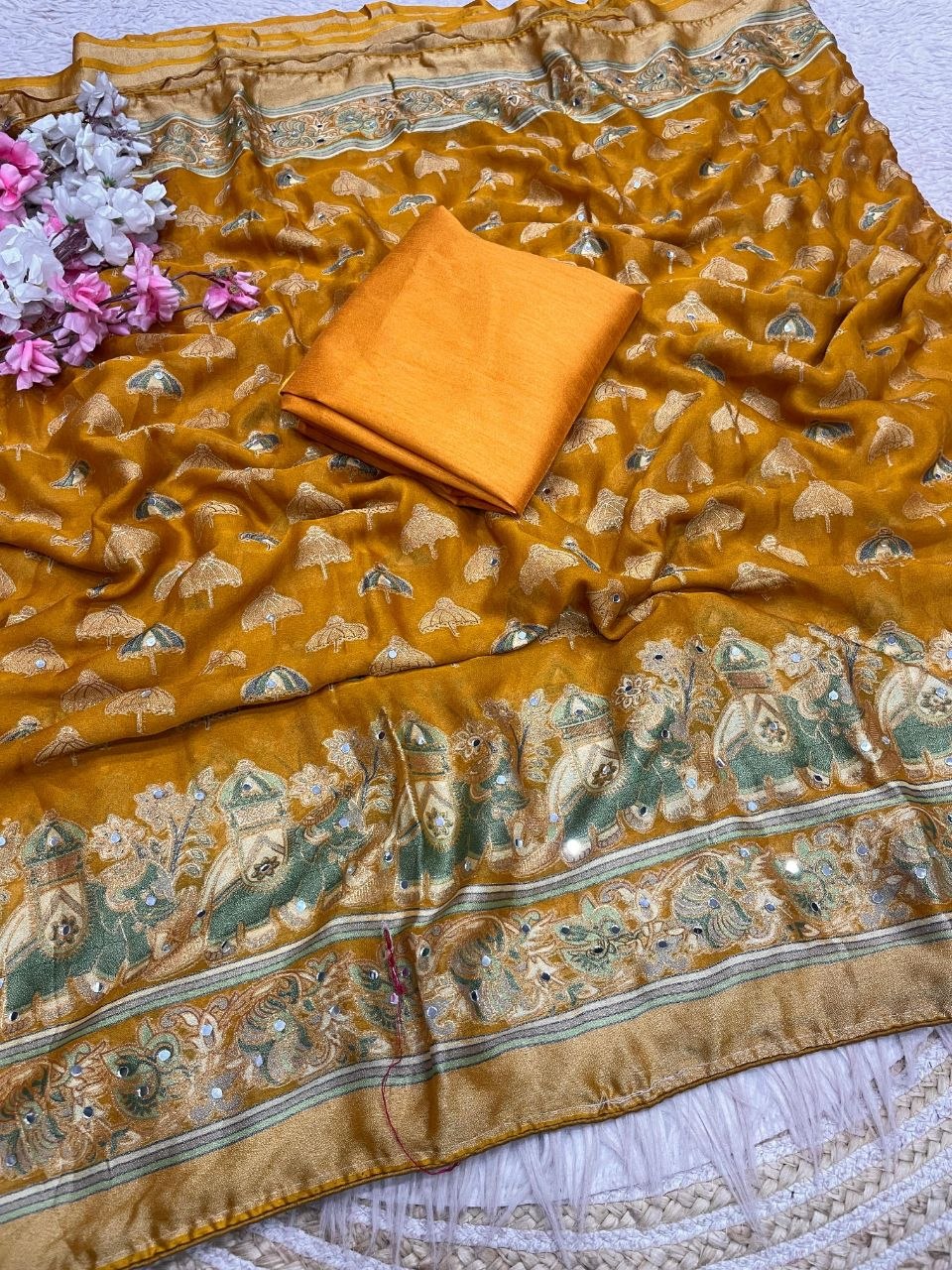 mono banglori with beautiful piping saree