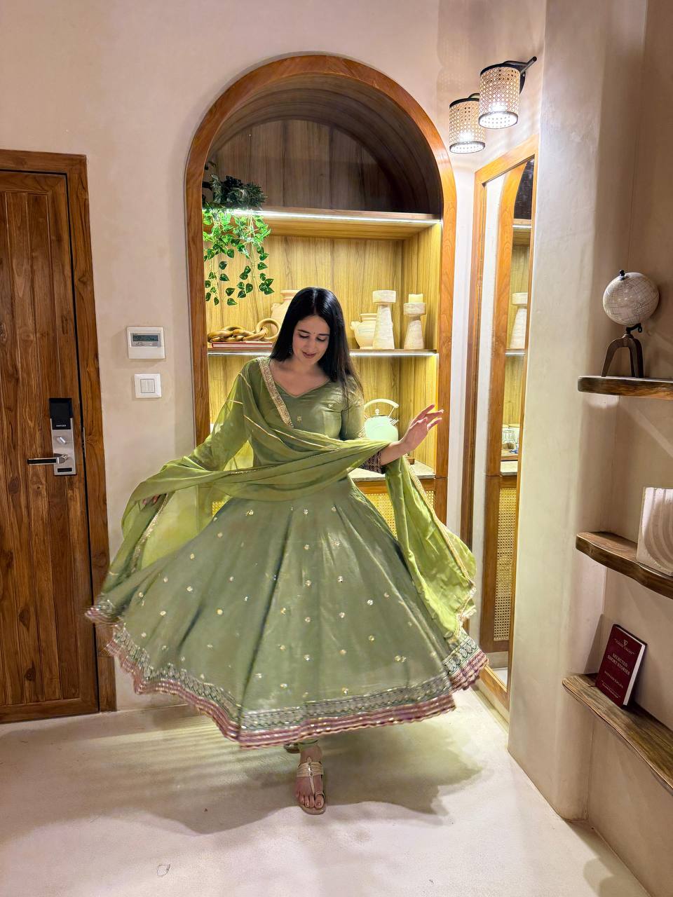 Presenting New Đěsigner Anarkali Suit In New Fancy Style