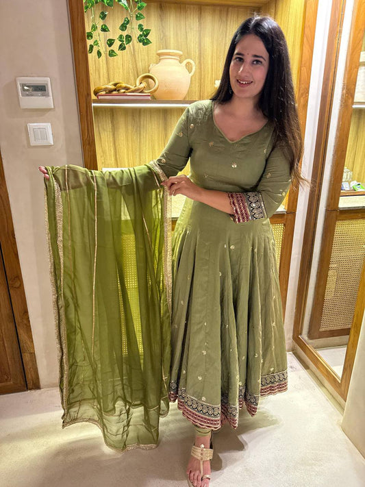 Presenting New Đěsigner Anarkali Suit In New Fancy Style
