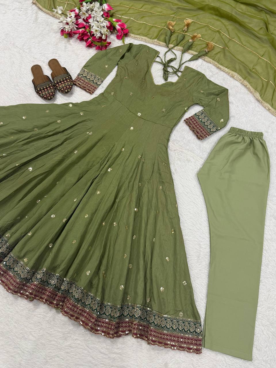 Presenting New Đěsigner Anarkali Suit In New Fancy Style
