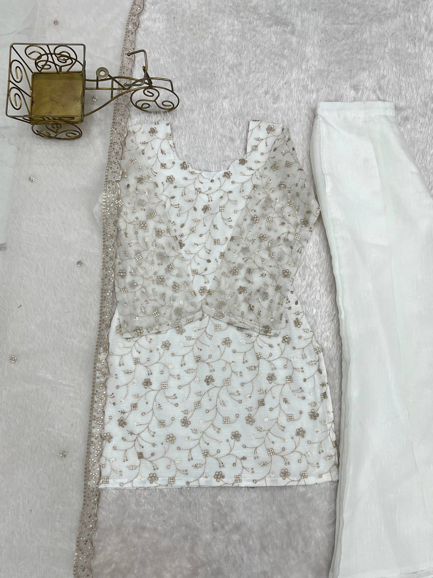 CRUNCHY SILK FABRIC WITH EMBROIDERY SEQUENCE AND JARI WORK SUIT