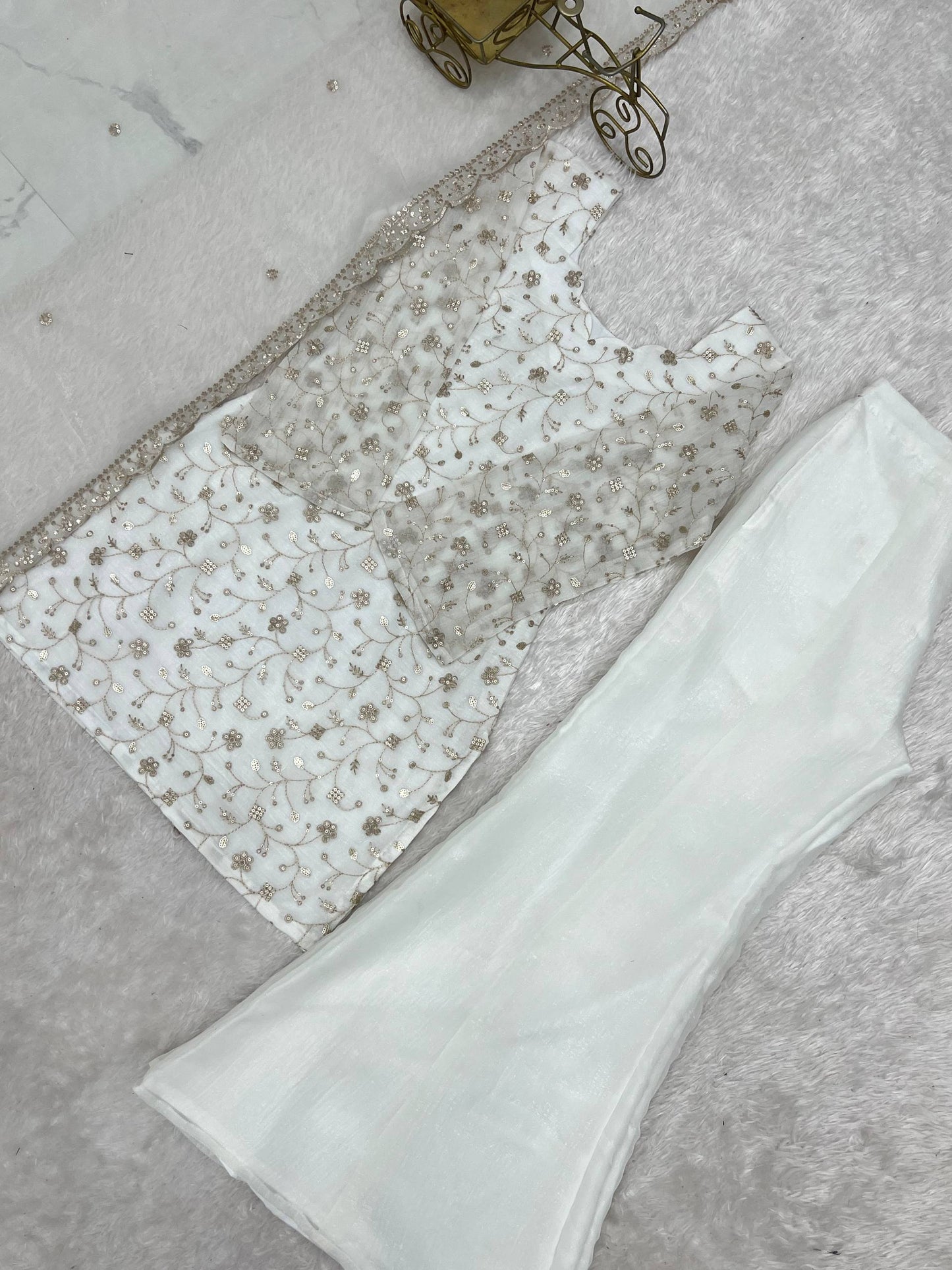 CRUNCHY SILK FABRIC WITH EMBROIDERY SEQUENCE AND JARI WORK SUIT